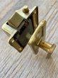 画像8: 1950'S 60'S　レア?!　スモールサイズ　真鍮　サーフェイスラッチバックセット　レバーハンドル　 doorknob　mortise lock　ドアノブセット　NOS　デッドストック　RIM LOCK SET　レバーハンドル　ラッチ　キャッチ　ドアプレート　勝手口　アンティーク　ビンテージ (8)