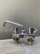 画像3: 1950'S 60'S　貴重箱付き　デッドストック　NOS　ミッドセンチュリー　モダン　スペースエイジ　SPACE ACE　SAYCO　Sink faucet　水道　蛇口　混合水栓　TAP　水栓　ビンテージプランビング　レバーハンドル　COLD　HOT　真鍮　クロムメッキ　カバード　アンティーク　ビンテージ (3)