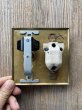 画像13: 1930'S 40'S　レア　エクセレントコンディション　BRYANT　HEMCO　BULLS EYE SWITCH-ASSY　ブルズアイスイッチ　グラスジュエル　GLASS JEWEL　レッドカットガラス　トグルスイッチ　ブラス プレート　ポーセリン　真鍮　アンティーク　ビンテージ (13)