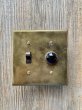 画像10: 1930'S 40'S　レア　エクセレントコンディション　BRYANT　HEMCO　BULLS EYE SWITCH-ASSY　ブルズアイスイッチ　グラスジュエル　GLASS JEWEL　レッドカットガラス　トグルスイッチ　ブラス プレート　ポーセリン　真鍮　アンティーク　ビンテージ (10)