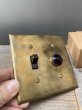 画像7: 1930'S 40'S　レア　エクセレントコンディション　BRYANT　HEMCO　BULLS EYE SWITCH-ASSY　ブルズアイスイッチ　グラスジュエル　GLASS JEWEL　レッドカットガラス　トグルスイッチ　ブラス プレート　ポーセリン　真鍮　アンティーク　ビンテージ (7)