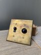 画像1: 1930'S 40'S　レア　エクセレントコンディション　BRYANT　HEMCO　BULLS EYE SWITCH-ASSY　ブルズアイスイッチ　グラスジュエル　GLASS JEWEL　レッドカットガラス　トグルスイッチ　ブラス プレート　ポーセリン　真鍮　アンティーク　ビンテージ (1)