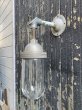 画像3: K様商談中　1940’S 50'S　大型　ウォールマウント　BENJAMIN　ベンジャミン　ガスステーションライト　ポーチライト　グローブランプ　ヘヴィーデューティー　インダストリアル　フラッシュマウント　ラウンドクリアガラスシェード　1灯　キャストアイアン 　キャストアルミ　アンティーク　ビンテージ (3)