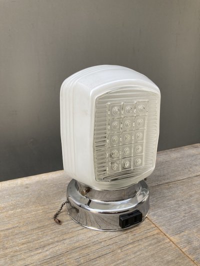 画像2: 1950'S 60'S　LEVITON　パウダールームランプ　洗面　レストルーム　トイレ　バスルームライト　ミントコンディション　ウォールマウントブラケットライト　1灯　ドット＆リブドガラス　スチール　クロムメッキ 　アンティーク　ビンテージ