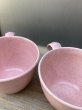 画像24: 1950'S 60'S　VERNON WARE　TIckled Pink　ヴァーノンウェア　レトロ　幾何学模様　テーブルウェアーセット　ディナープレート（大皿）2枚　カップ＆ソーサー4客　デザートプレート 4枚　リッド付きボウル 1個　豪華11点セット　フィフティーズ　ミッドセンチュリー　カリフォルニア USA　アメリカ　陶器　アトミック　アンティーク　ビンテージ (24)