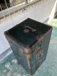 画像5: 1870'S 1880'S 1890'S 1900'S　アメリカ製　steamer trunk　EXCELSIOR　ワードローブトランク　1860'S　横濱ホテル　ヨコハマホテル　ステッカー付　木製ハンガー付　超大型　衣装ケース　店舗什器に　YOKOHAMA　アンティーク　ビンテージ (5)