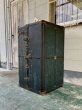 画像4: 1870'S 1880'S 1890'S 1900'S　アメリカ製　steamer trunk　EXCELSIOR　ワードローブトランク　1860'S　横濱ホテル　ヨコハマホテル　ステッカー付　木製ハンガー付　超大型　衣装ケース　店舗什器に　YOKOHAMA　アンティーク　ビンテージ (4)