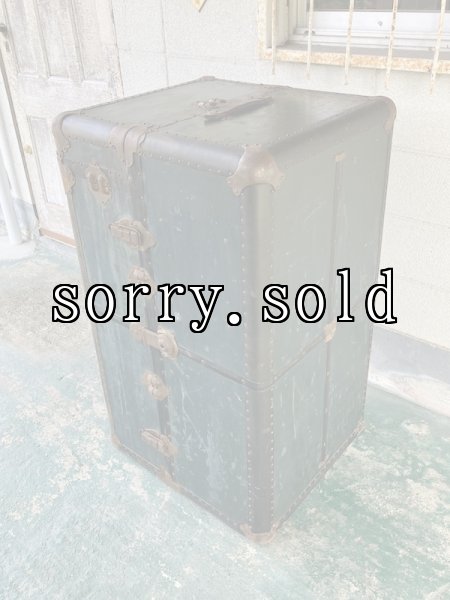 画像1: 1870'S 1880'S 1890'S 1900'S　アメリカ製　steamer trunk　EXCELSIOR　ワードローブトランク　1860'S　横濱ホテル　ヨコハマホテル　ステッカー付　木製ハンガー付　超大型　衣装ケース　店舗什器に　YOKOHAMA　アンティーク　ビンテージ (1)