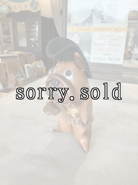 画像1: 1960'S　MID CENTURY　ナウガハイド　ビニールレザー　Jestia TKR no. 725　bulldog sheriff TOY　犬のおまわりさん　オブジェ　卓上オブジェ　日本製　アンティーク　ビンテージ (1)