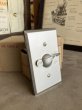 画像1: 1930'S 40'S　レア　貴重　デッドストック　ARROW H&H　WEATHERPROOF SWITCH assy　ON/OFF 1口　エクステリアスイッチ　スナップスイッチ　屋外用　防水　防滴　スイッチプレート　ブラス　ポーセリン　スチール　ラバーガスケット　NOS　箱付き　アンティーク　ビンテージ (1)