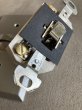 画像14: 1930'S 40'S　レア　貴重　デッドストック　ARROW H&H　WEATHERPROOF SWITCH assy　ON/OFF 1口　エクステリアスイッチ　スナップスイッチ　屋外用　防水　防滴　スイッチプレート　ブラス　ポーセリン　スチール　ラバーガスケット　NOS　箱付き　アンティーク　ビンテージ (14)