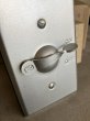 画像9: 1930'S 40'S　レア　貴重　デッドストック　ARROW H&H　WEATHERPROOF SWITCH assy　ON/OFF 1口　エクステリアスイッチ　スナップスイッチ　屋外用　防水　防滴　スイッチプレート　ブラス　ポーセリン　スチール　ラバーガスケット　NOS　箱付き　アンティーク　ビンテージ (9)