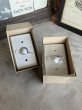 画像2: 1930'S 40'S　レア　貴重　デッドストック　ARROW H&H　WEATHERPROOF SWITCH assy　ON/OFF 1口　エクステリアスイッチ　スナップスイッチ　屋外用　防水　防滴　スイッチプレート　ブラス　ポーセリン　スチール　ラバーガスケット　NOS　箱付き　アンティーク　ビンテージ (2)