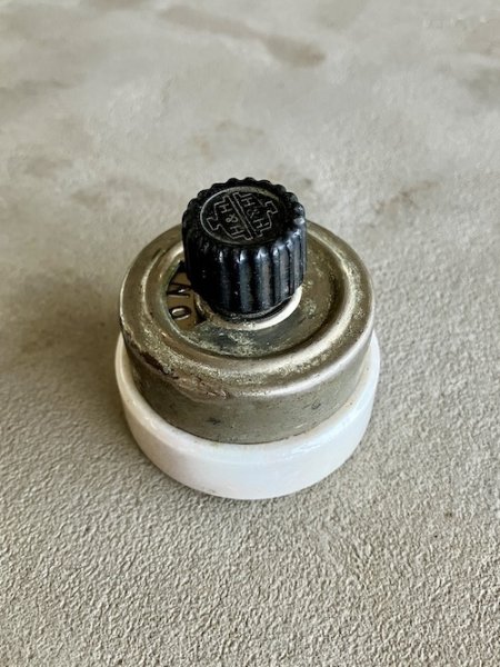 画像1: 1910'S 20'S　サーフェイススイッチ　H&H　スナップスイッチ　ターンスイッチ　真鍮　ニッケルメッキ　ポーセリン　ON/OFF　小型　アメリカ製　アンティーク　ビンテージ (1)