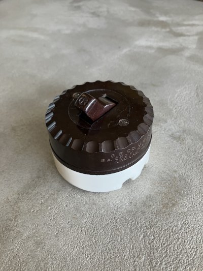 画像1: 1920'S 30'S　GE　ジェネラルエレクトリック　GENERAL ELECTRIC　アメリカ製　大型&小型　サーフェイススイッチ　レバースイッチ　スナップスイッチ　壁スイッチ　ベークライト　ポーセリン　エクセレントコンディション　アンティーク　ビンテージ