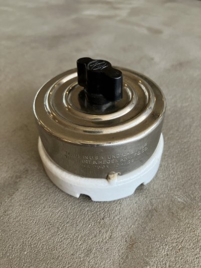 画像1: 1900'S 10'S　THE HART&HAGEMAN　H&H　HART SWITCH　アメリカ製　未使用展示品　ミントコンディション　サーフェイススイッチ　大型　ロータリースイッチ　ターンスイッチ　ブラス　ニッケルメッキ　ポーセリン　アンティーク　ビンテージ