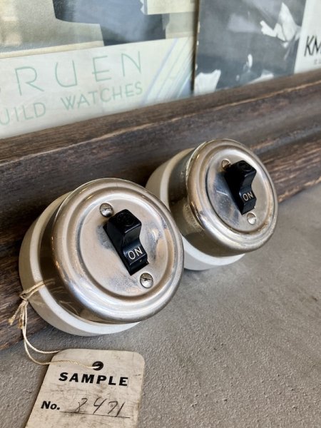 画像1: 1920'S 30'S　THE ARROW HART&HAGEMAN ELECTRIC CO.　H&H　SWITCH　アメリカ製　デッドストック　未使用展示品　セールスマンサンプル　エクセレントコンディション　サーフェイススイッチ　大型　スナップスイッチ　レバースイッチ　トグルスイッチ　ブラス　ニッケルメッキ　ポーセリン　アンティーク　ビンテージ (1)