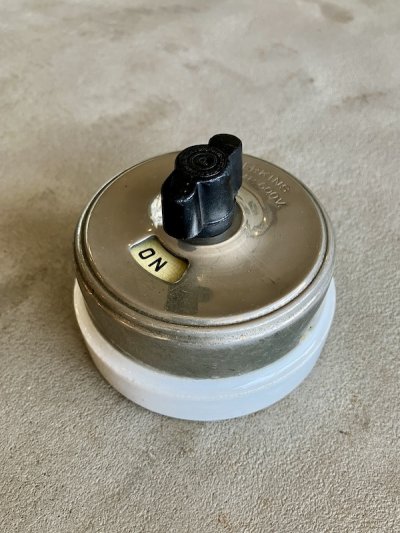 画像1: 1900'S 10'S    アーリーエレクトリック　アメリカ製　サーフェイススイッチ　THE PES MFG.CO　PERKINS　超大型　ロータリースイッチ　ターンスイッチ　エクセレント!!　ブラス　ニッケルメッキ　ポーセリン　ベークライト　アンティーク　ビンテージ