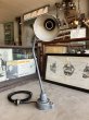 画像3: 1930'S 40'S　ワークベンチ アーティキュレイテッド アームライト　レア!!　NEW YORK CITY　RELIANCE DEVICES CO.　SWIVELIER WORK-LIGHTS　BRYANT　インダストリアルランプ　デスクランプ　タスクランプ　1灯　2アジャスター　アイアン　スチール　ブラス　ポーセリン　PATINA　ベンチマウント＆ウォールマウント　アンティーク　ビンテージ (3)