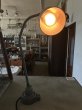画像30: 1930'S 40'S　ワークベンチ アーティキュレイテッド アームライト　レア!!　NEW YORK CITY　RELIANCE DEVICES CO.　SWIVELIER WORK-LIGHTS　BRYANT　インダストリアルランプ　デスクランプ　タスクランプ　1灯　2アジャスター　アイアン　スチール　ブラス　ポーセリン　PATINA　ベンチマウント＆ウォールマウント　アンティーク　ビンテージ (30)