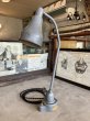 画像1: 1930'S 40'S　ワークベンチ アーティキュレイテッド アームライト　レア!!　NEW YORK CITY　RELIANCE DEVICES CO.　SWIVELIER WORK-LIGHTS　BRYANT　インダストリアルランプ　デスクランプ　タスクランプ　1灯　2アジャスター　アイアン　スチール　ブラス　ポーセリン　PATINA　ベンチマウント＆ウォールマウント　アンティーク　ビンテージ (1)