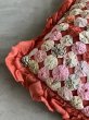 画像16: 1890’S 1900'S 1910'S　ヴィクトリアン　フェザークッション　ハンドメイド　フラワーモチーフ　柄　シルク　レース　フリル　オーガンジー　赤系　アンティーク　ビンテージ　 (16)