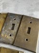画像5: 1920 30's　PATINA　スイッチプレート　アメリカ　真鍮　ヘヴィーブラス　1口　トグルスイッチ　タンブラースイッチ　レバースイッチ　BRYANT,ジェネラルエレクトリック & UNKNOWN　アンティーク　ビンテージ (5)