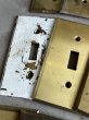 画像6: 1920 30's　PATINA　スイッチプレート　アメリカ　真鍮　ヘヴィーブラス　1口　トグルスイッチ　タンブラースイッチ　レバースイッチ　BRYANT,ジェネラルエレクトリック & UNKNOWN　アンティーク　ビンテージ (6)