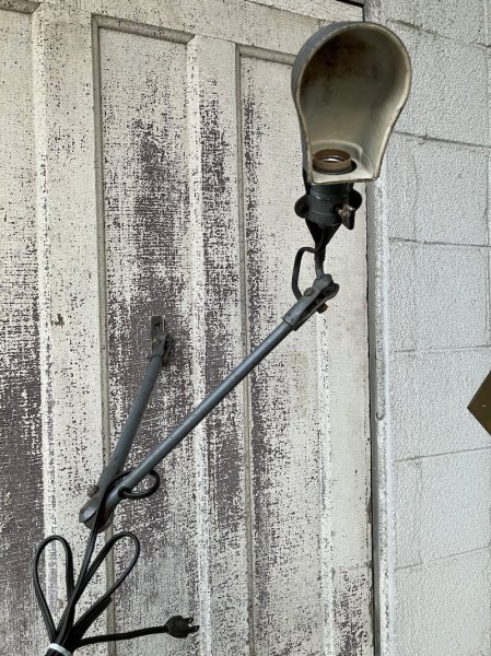 画像4: 1940'S 50'S　シアーズ　クラフツマン　レアなスモールシェード　SEARS ROEBUCK　CRAFTSMAN　LEVITON　1灯　インダストリアル アームライト　ワークベンチ ランプ　ウォールマウントorベンチマウント ブラケットライト　フルオリジナルコンディション　アンティーク　ビンテージ (4)