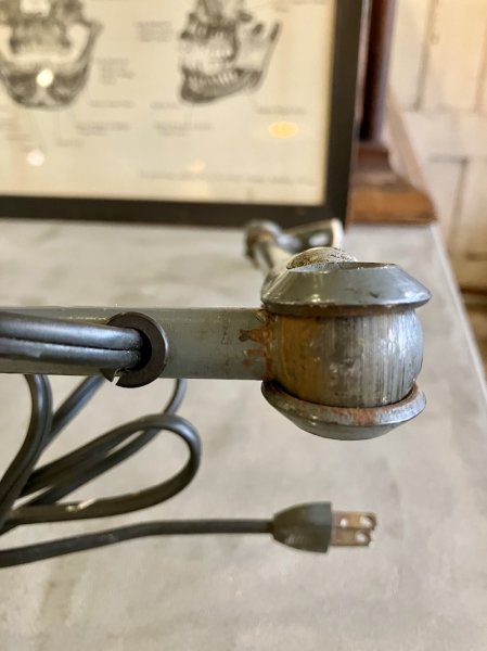 画像29: 1940'S 50'S　シアーズ　クラフツマン　レアなスモールシェード　SEARS ROEBUCK　CRAFTSMAN　LEVITON　1灯　インダストリアル アームライト　ワークベンチ ランプ　ウォールマウントorベンチマウント ブラケットライト　フルオリジナルコンディション　アンティーク　ビンテージ (29)