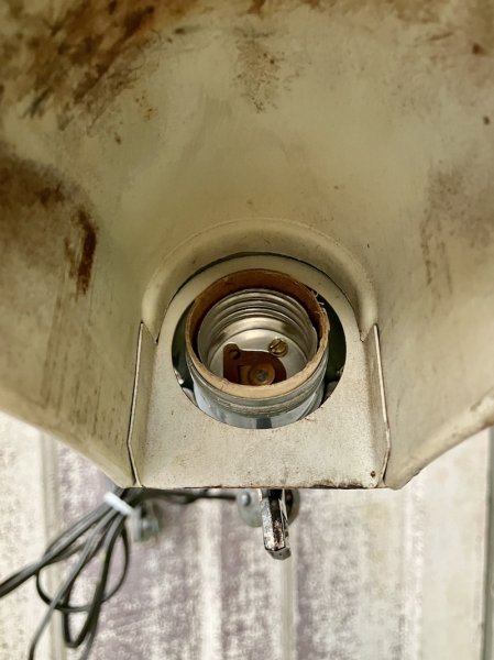 画像14: 1940'S 50'S　シアーズ　クラフツマン　レアなスモールシェード　SEARS ROEBUCK　CRAFTSMAN　LEVITON　1灯　インダストリアル アームライト　ワークベンチ ランプ　ウォールマウントorベンチマウント ブラケットライト　フルオリジナルコンディション　アンティーク　ビンテージ (14)