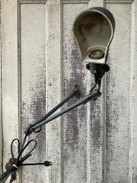 画像5: 1940'S 50'S　シアーズ　クラフツマン　レアなスモールシェード　SEARS ROEBUCK　CRAFTSMAN　LEVITON　1灯　インダストリアル アームライト　ワークベンチ ランプ　ウォールマウントorベンチマウント ブラケットライト　フルオリジナルコンディション　アンティーク　ビンテージ (5)
