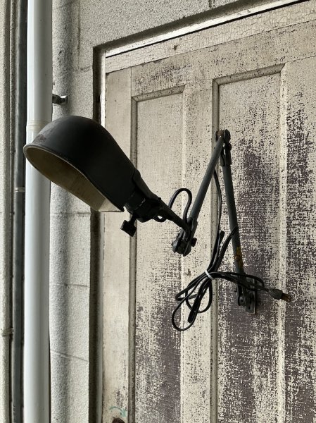 画像8: 1940'S 50'S　シアーズ　クラフツマン　レアなスモールシェード　SEARS ROEBUCK　CRAFTSMAN　LEVITON　1灯　インダストリアル アームライト　ワークベンチ ランプ　ウォールマウントorベンチマウント ブラケットライト　フルオリジナルコンディション　アンティーク　ビンテージ (8)