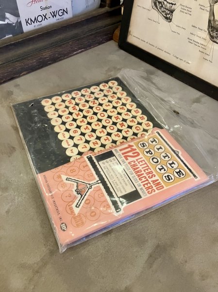 画像17: 1960'S　ミッドセンチュリー　Title Spots　店舗サインボード　デッドストック　ムービータイトル　スライドタイトル　YOUTUBE & SNS タイトル　看板　パーチクルボード　有孔ボード　プラスティック　アドバタイジング　ショップ　ストアー　プライスボード　SIGN　Hudson Photographic Industries　アンティーク　ビンテージ (17)