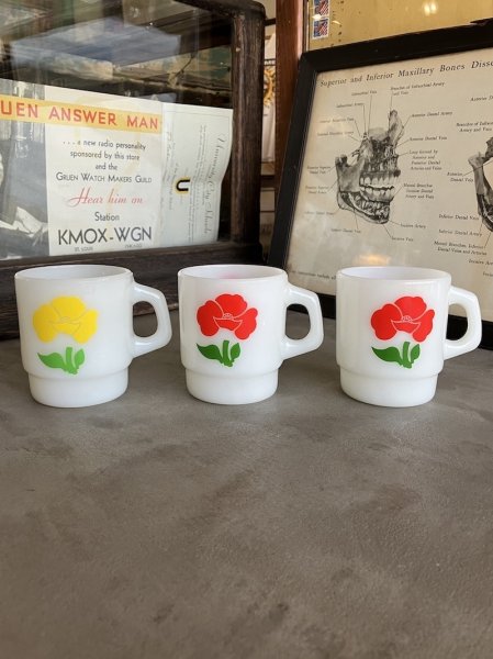 画像1: 1960'S 70'S　Fire-King　スタッキングマグ　FOXY FLOWERS　フォクシーフラワーズ　ポピー　アンカーホッキング　ファイヤーキング　レッド＆イエロー　ミントコンディション　アンティーク　ビンテージ (1)