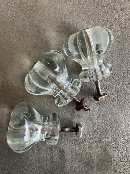 画像4: 1910'S 20'S　アーリーセンチュリー　ガラス取手　大型　リブタイプ　キャビネットノブ　ドロワープル　クリアガラス　アイアン　3pcs set　アンティーク　ビンテージ (4)