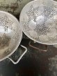 画像5: 1940'S 50'S　アルミニューム　Draining bowl　ドレーニングボウル　ザル　スター パンチング　持ち手付き　キッチン用品店 などの ディスプレイに　店舗什器　アンティーク　ビンテージ (5)