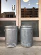 画像1: ダストボックス　buckets　trash can　トラッシュカン　ゴミ箱　蓋付き　大型　ブリキ　アンティーク　ビンテージ (1)