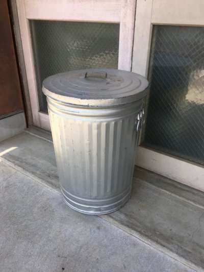 画像1: ダストボックス　buckets　trash can　トラッシュカン　ゴミ箱　蓋付き　大型　ブリキ　アンティーク　ビンテージ