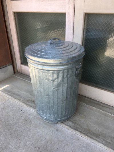 画像2: ダストボックス　buckets　trash can　トラッシュカン　ゴミ箱　蓋付き　大型　ブリキ　アンティーク　ビンテージ
