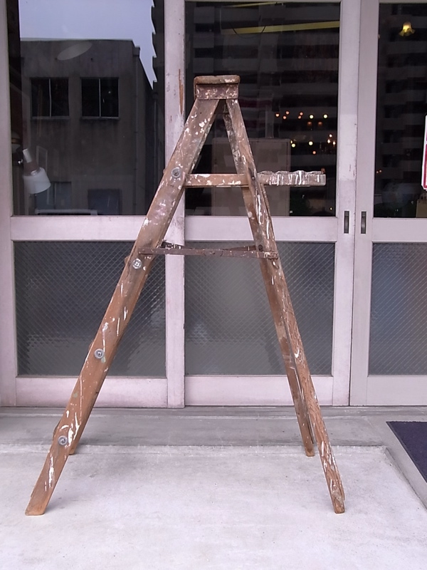 アンティークのスチール製の脚立・梯子