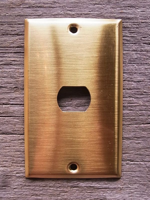 アメリカのスイッチプレート　3路スイッチ　コンセントプレート　真鍮メッキ　メタル　1口　アンティーク　ビンテージ