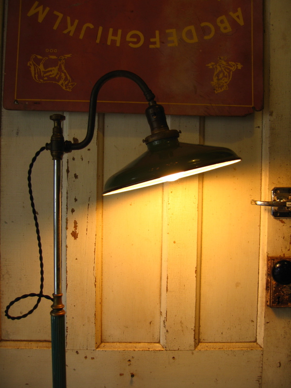 インダストリアル　スタンドライト　フロアライト　照明器具　シャビー　店舗什器