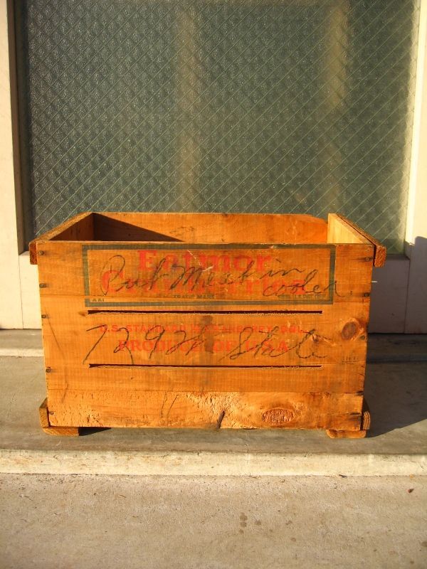 11186円 大注目 木箱 2サイズセット 天然木 ウッド ケース クレート Red Co. Farmhouse Distressed White Wooden Crates for Vintage Shabby Chic Home Decor Set of 2