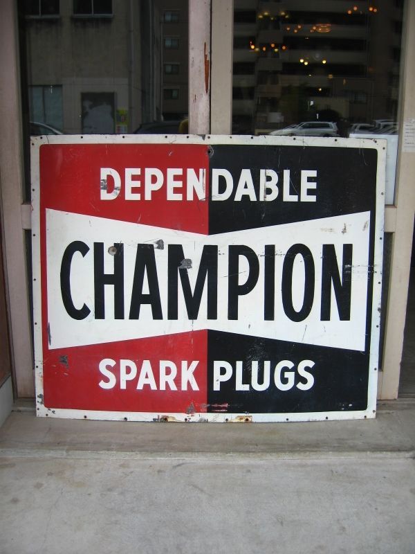1940'S 50'S CHAMPION SPARK PLUGS 両面 アイアン看板 リフレクター チャンピオン サイン 特大///  ロストアンドファウンデーション /// 岡山市にてアンティーク家具、ビンテージ 雑貨とラスティック、シャビー、インダストリアル店舗什器のオンラインショップです。
