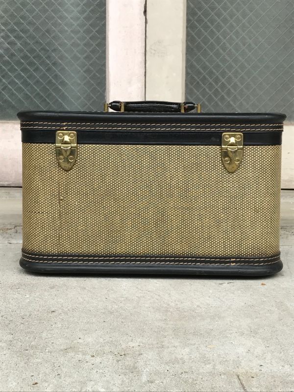 メイクボックス Amelia Earhart Luggage バニティケース ミラー付き 店舗什器に ロストアンドファウンデーション 岡山市にてアンティーク家具 ビンテージ雑貨とラスティック シャビー インダストリアル店舗什器のオンラインショップです