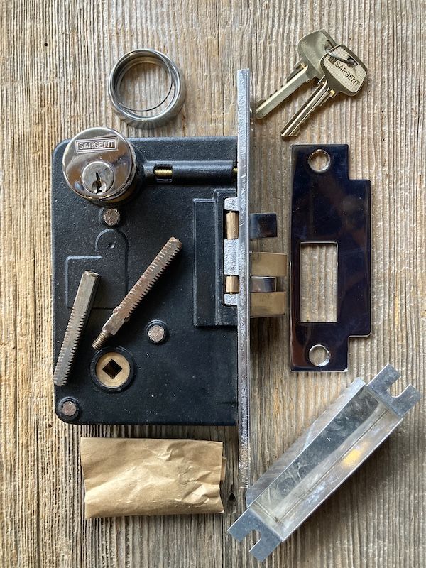 NO.9329 古い真鍮の鍵付ドアノブ 箱錠 50.5mm 検索用語→Aアンティーク
